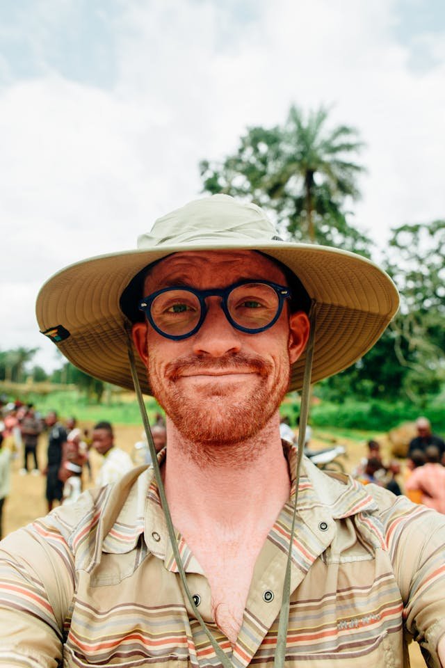 traveler man with a hat